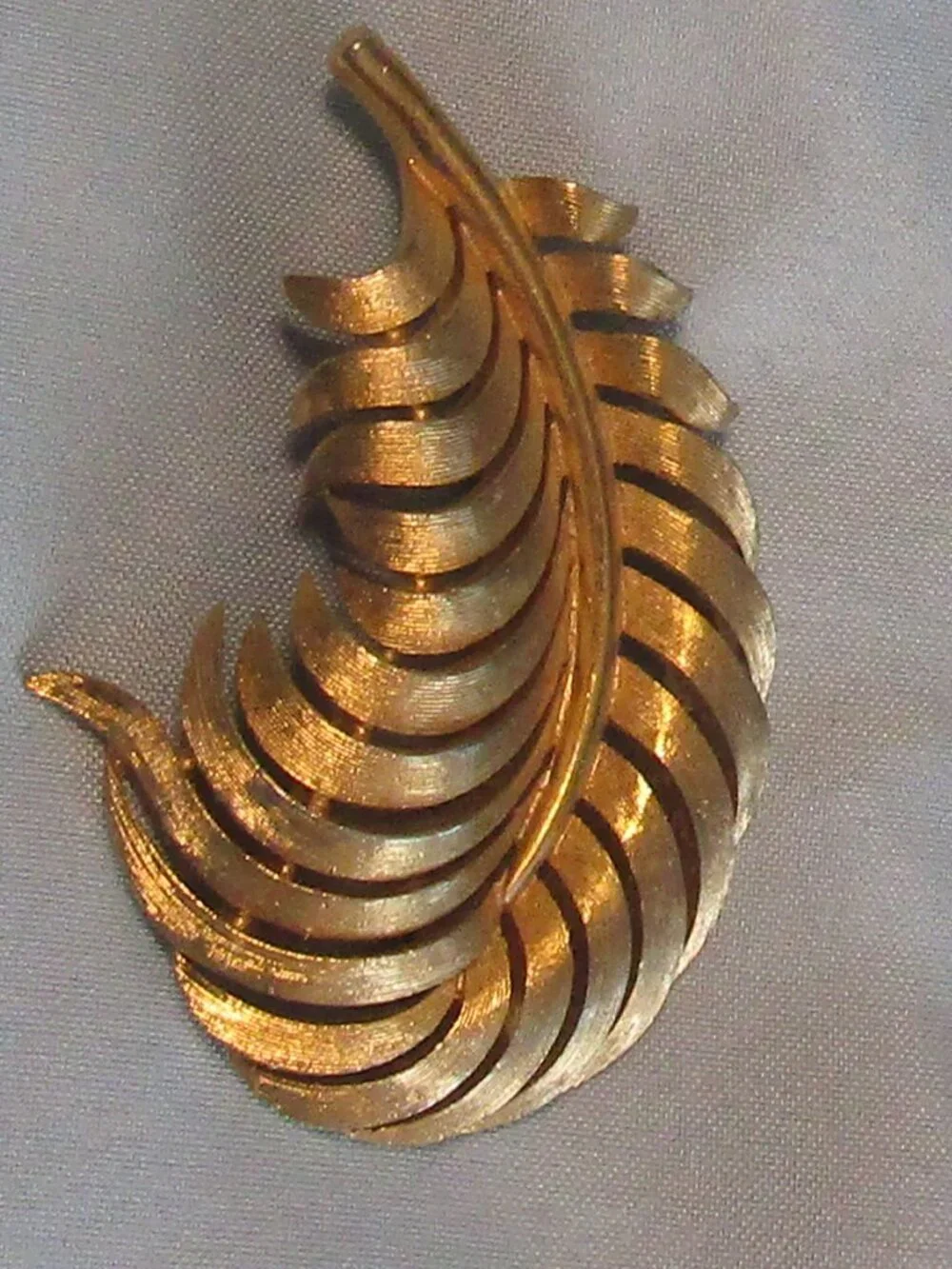 Lot 9 Stunning Mid-Century to New Rhinestone Faux Pearl Pins Brooches